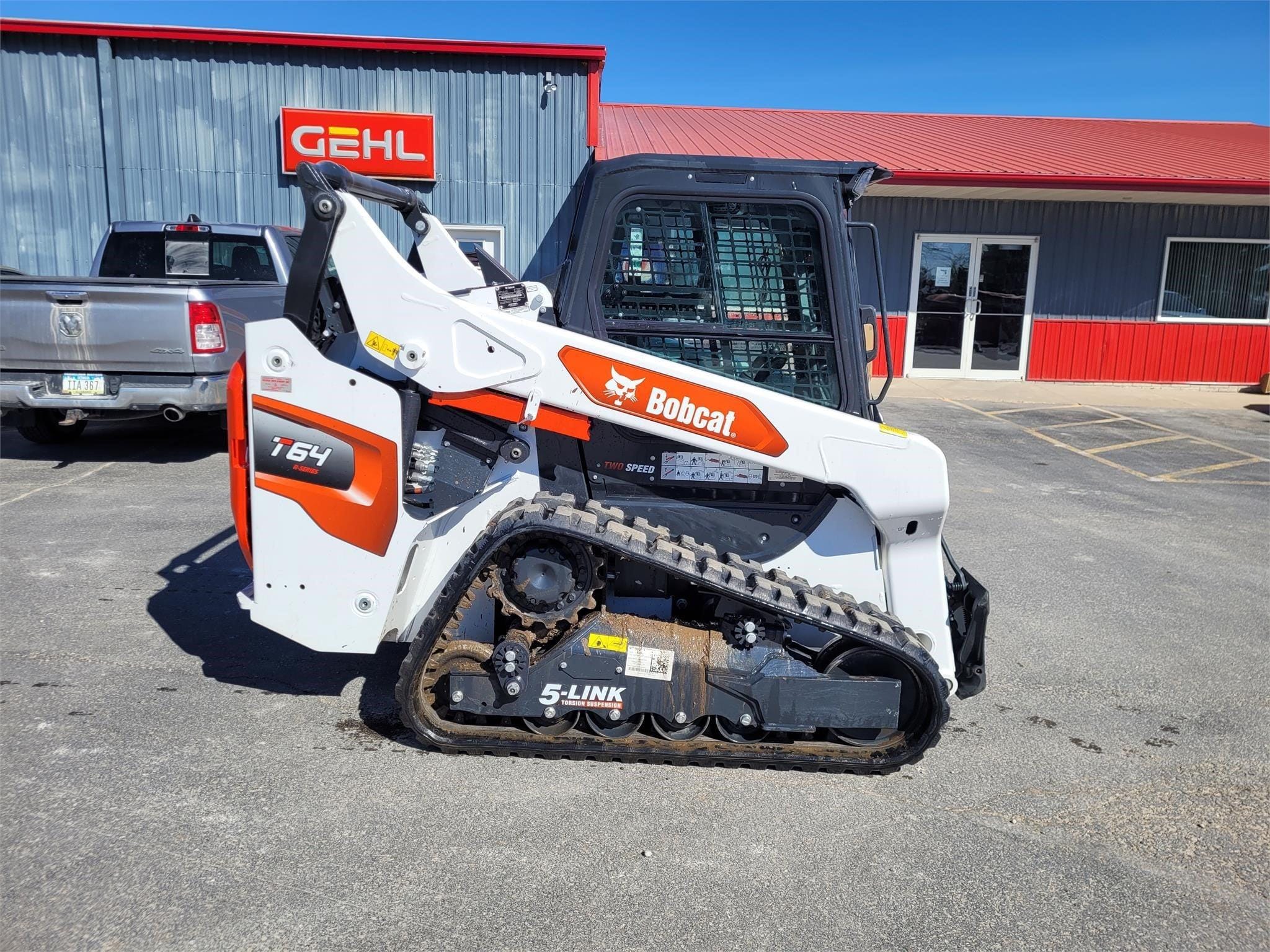 Main image Bobcat T64