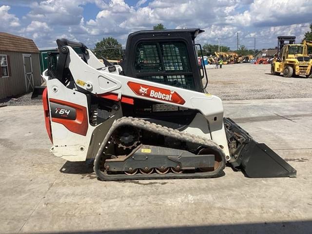 Image of Bobcat T64 equipment image 4