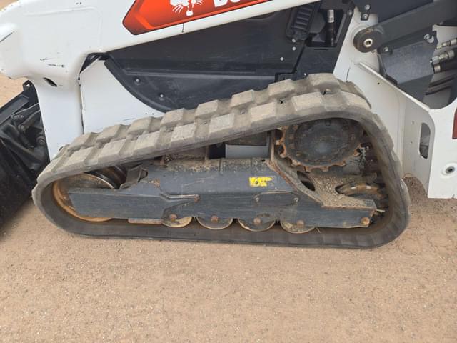 Image of Bobcat T64 equipment image 4