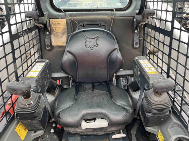 Image of Bobcat T650 equipment image 4