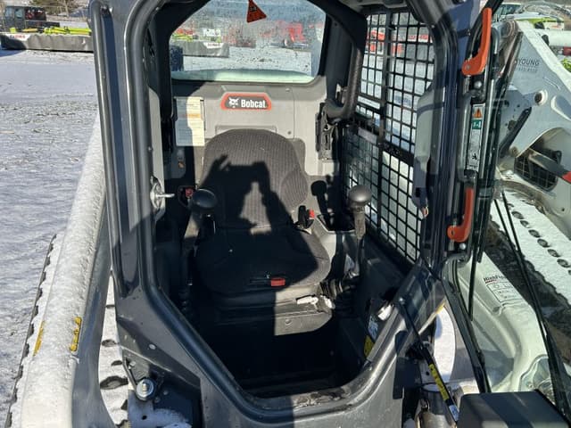 Image of Bobcat T66 equipment image 4