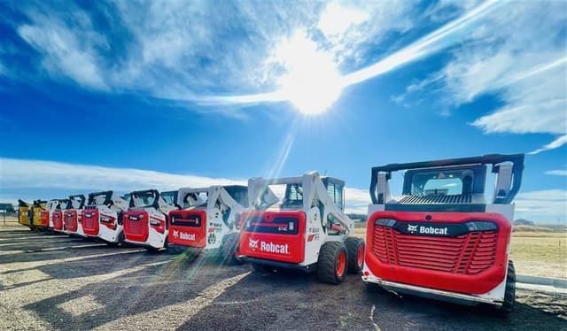 Image of Bobcat T66 equipment image 3