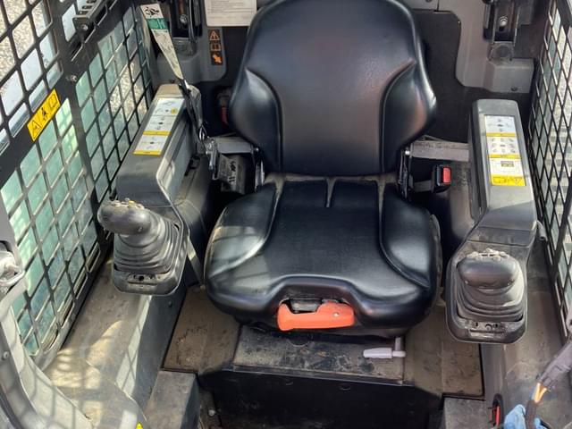 Image of Bobcat T76 equipment image 4