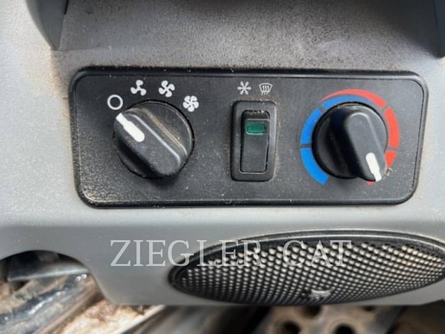 Image of Bobcat T770 equipment image 1