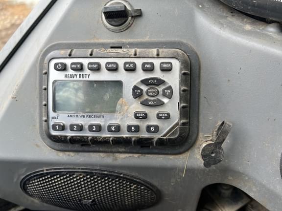 Image of Bobcat T870 equipment image 4
