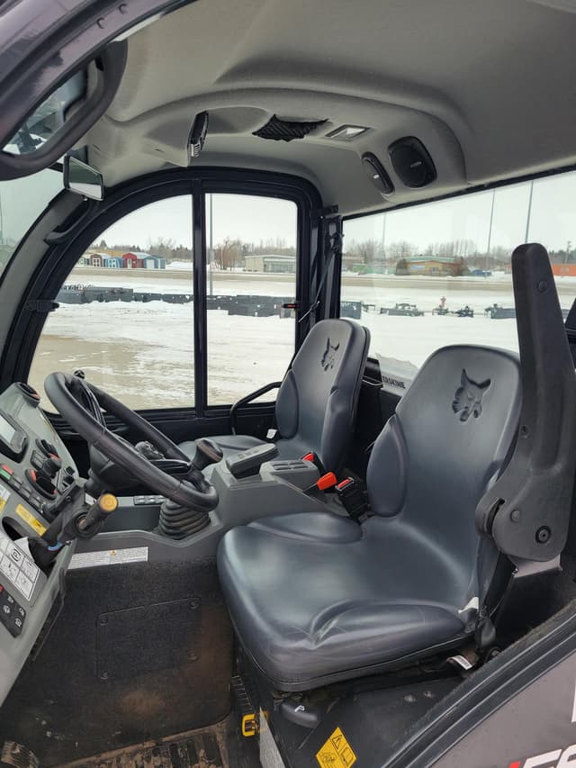 Image of Bobcat UW56 equipment image 4