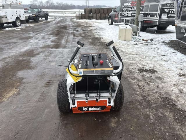 Image of Bobcat WB700 equipment image 2