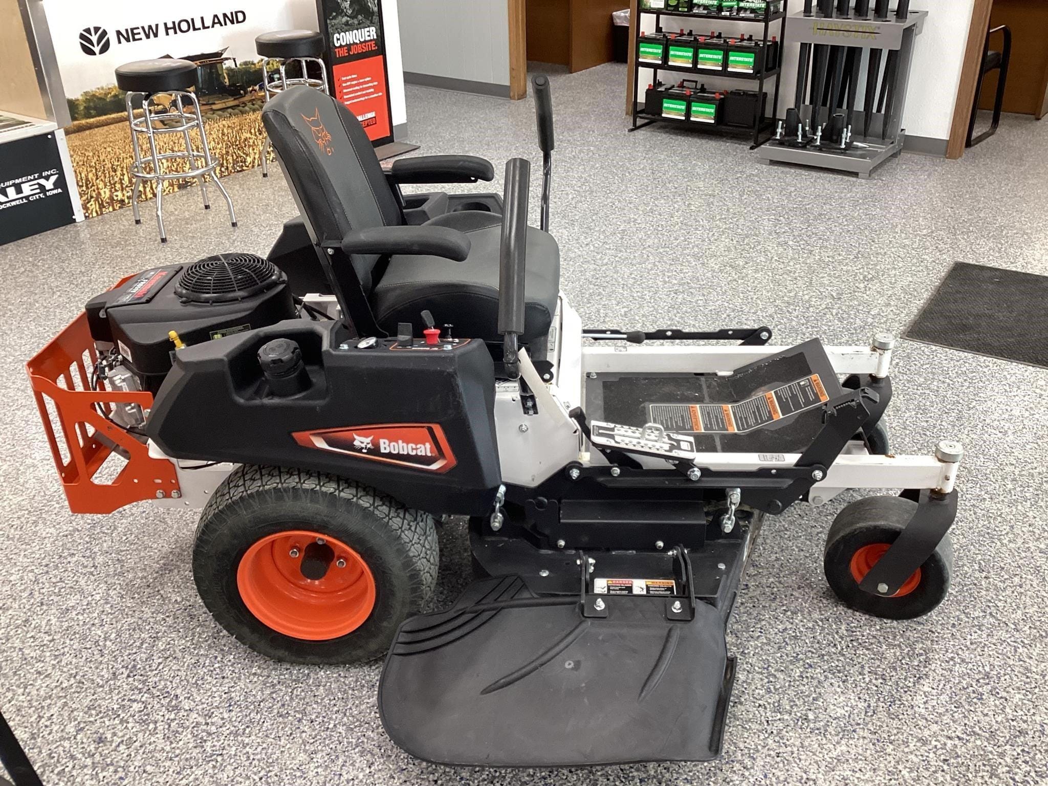 2023 Bobcat ZT2042 Equipment Image0