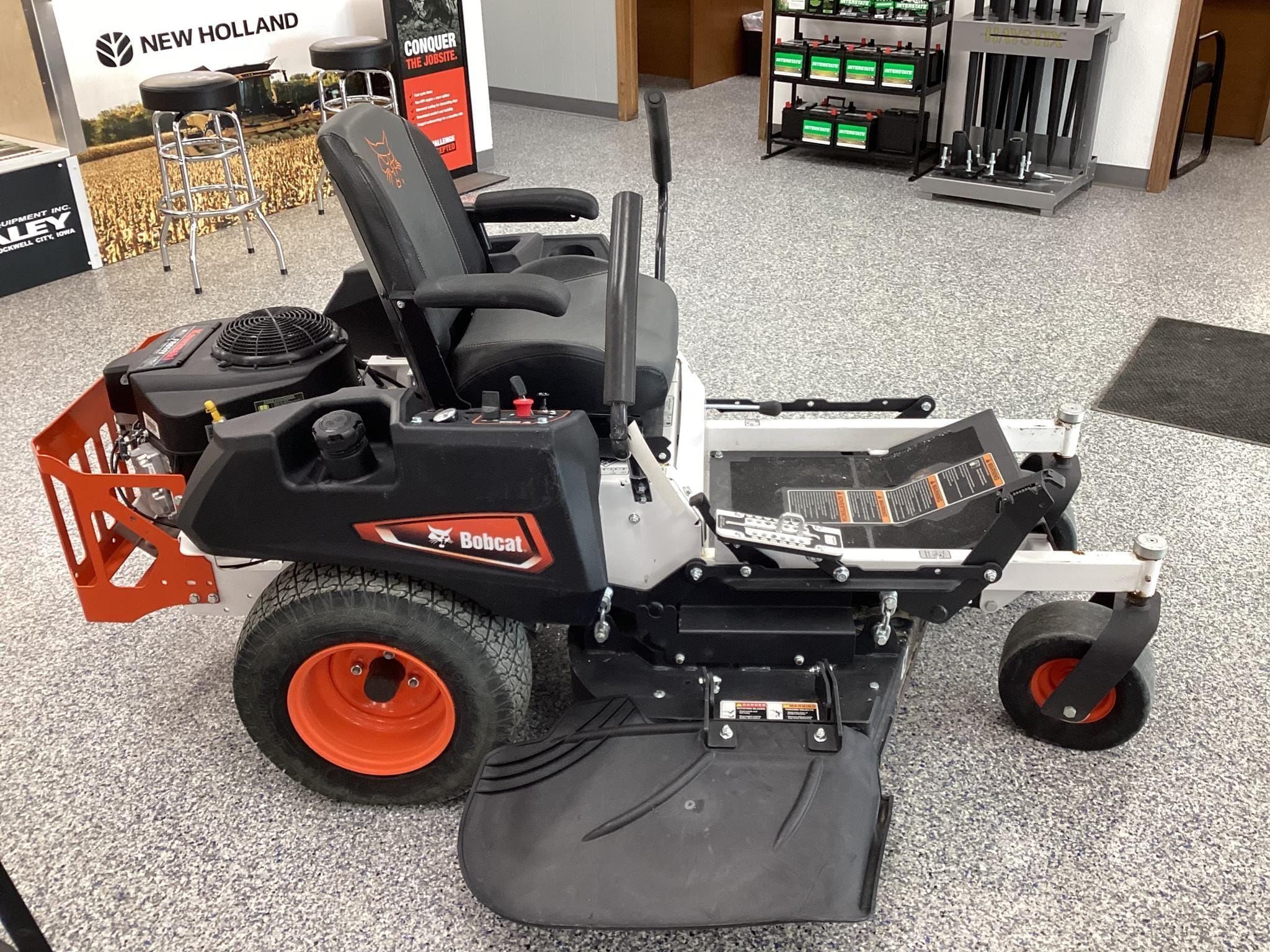 2023 Bobcat ZT2042 Equipment Image0