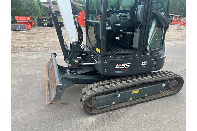 Image of Bobcat E35 equipment image 1