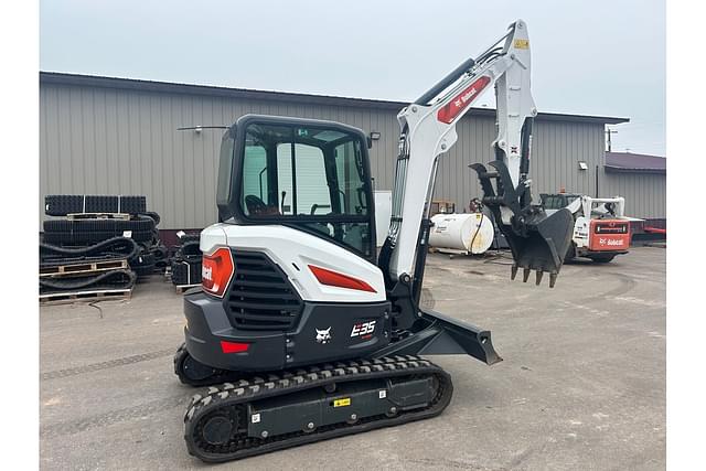 Image of Bobcat E35 equipment image 3