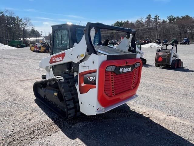 Image of Bobcat T64 equipment image 4