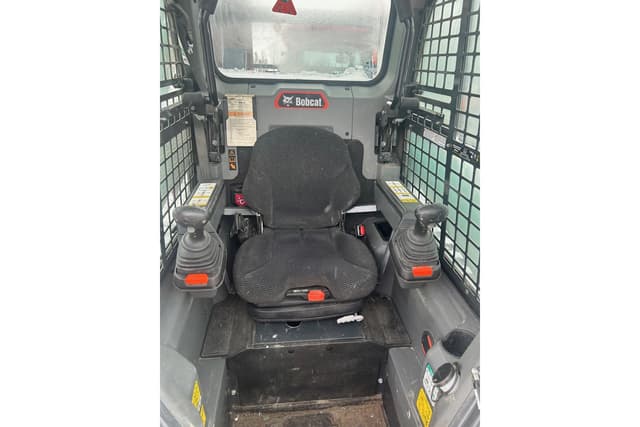 Image of Bobcat T66 equipment image 4