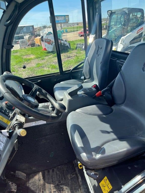 Image of Bobcat UW56 equipment image 4