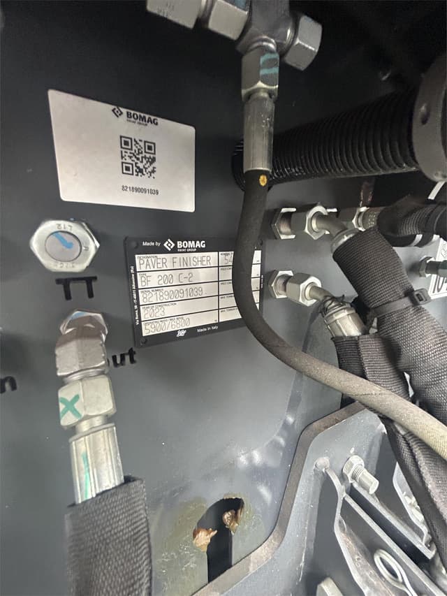 Image of Bomag BF200C-2 equipment image 4