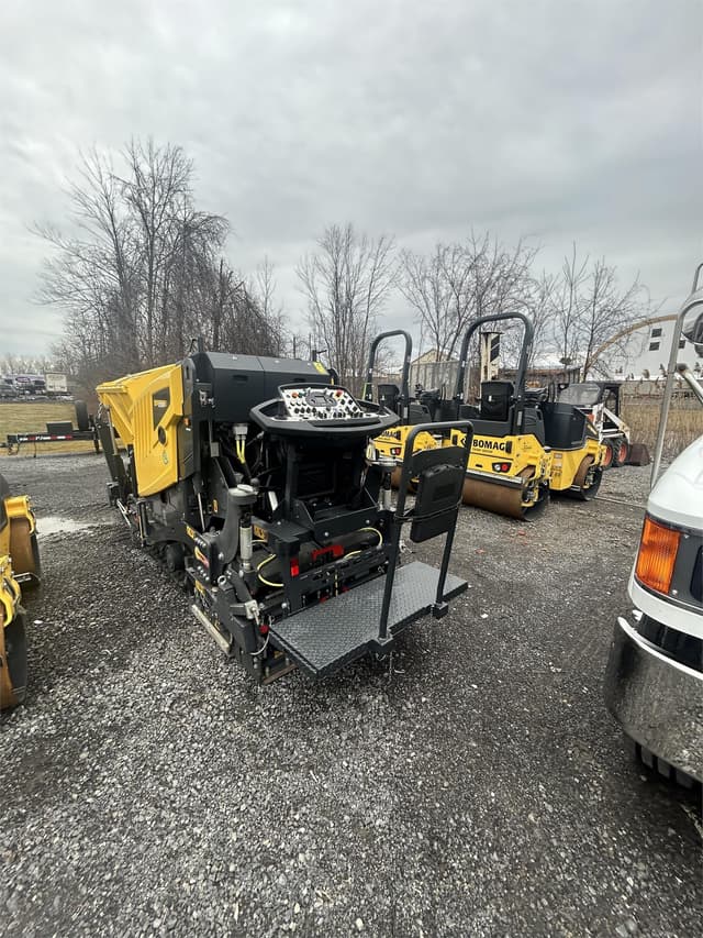 Image of Bomag BF200C-2 equipment image 2