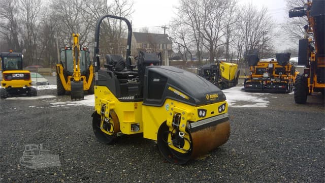 Image of Bomag BW120AD-5 equipment image 4