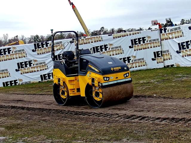 Image of Bomag BW138AD equipment image 2