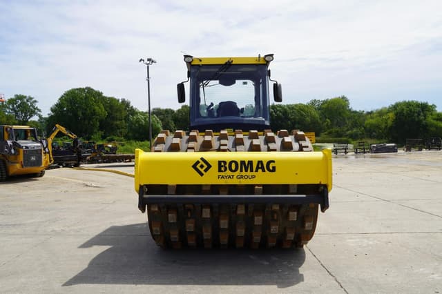 Image of Bomag BW211D-5 equipment image 2