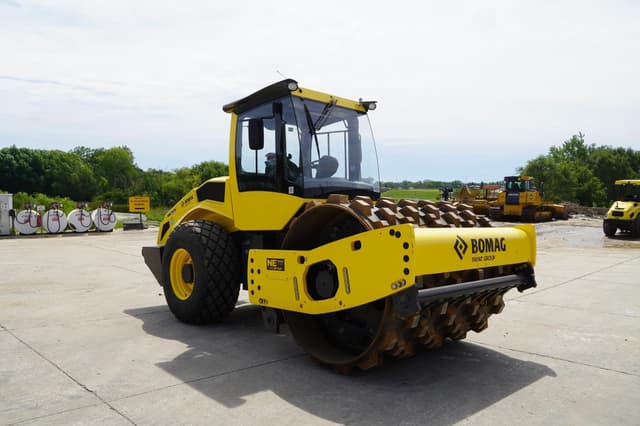 Image of Bomag BW211D-5 equipment image 3