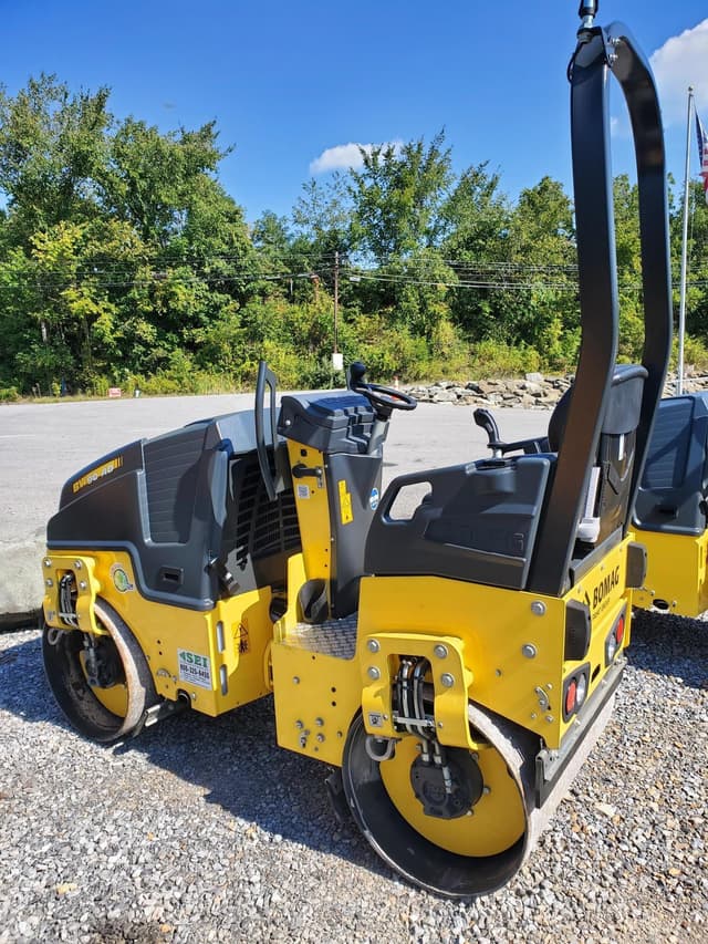Image of Bomag BW90AD-5 equipment image 2