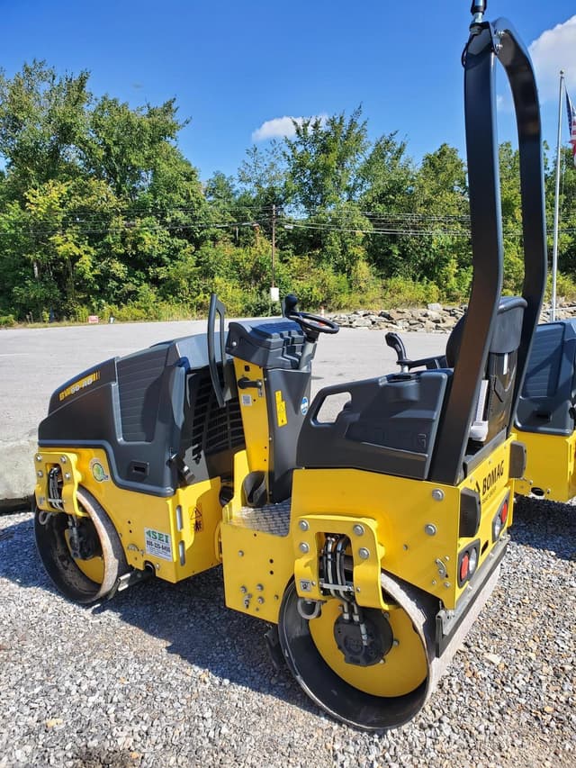 Image of Bomag BW90AD-5 equipment image 2