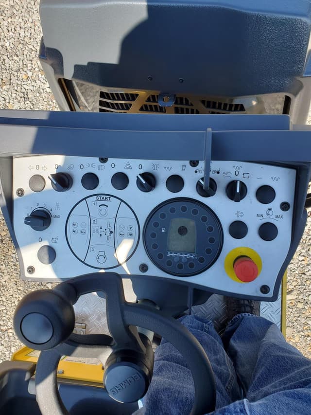 Image of Bomag BW90AD-5 equipment image 4