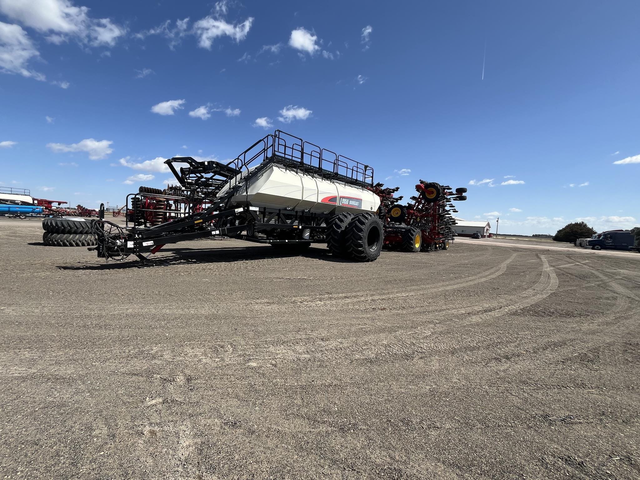 2023 Bourgault 3335-66 Equipment Image0