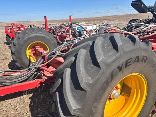 Image of Bourgault 3335-66 equipment image 4