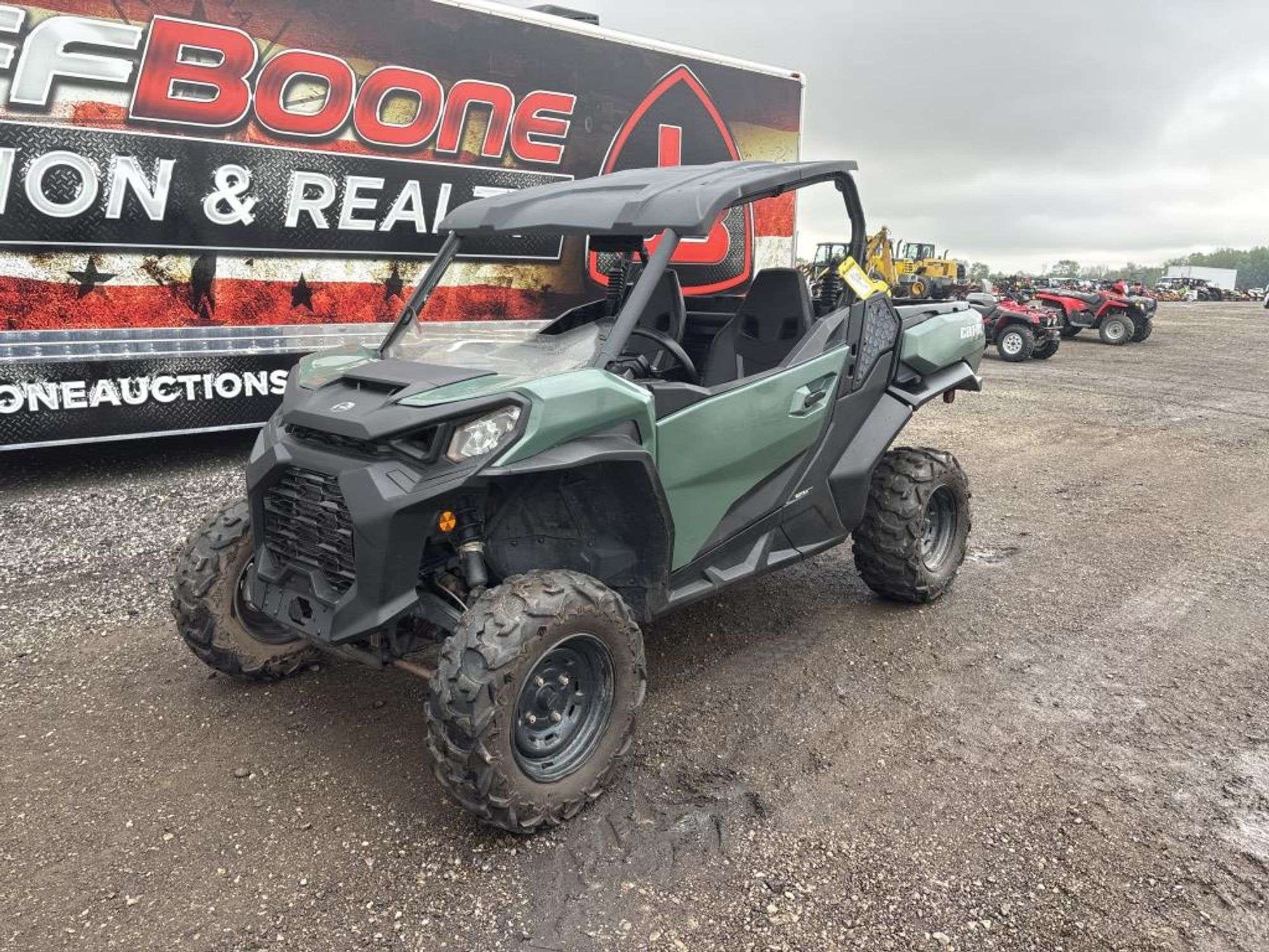 2023 Can-Am Commander Equipment Image0
