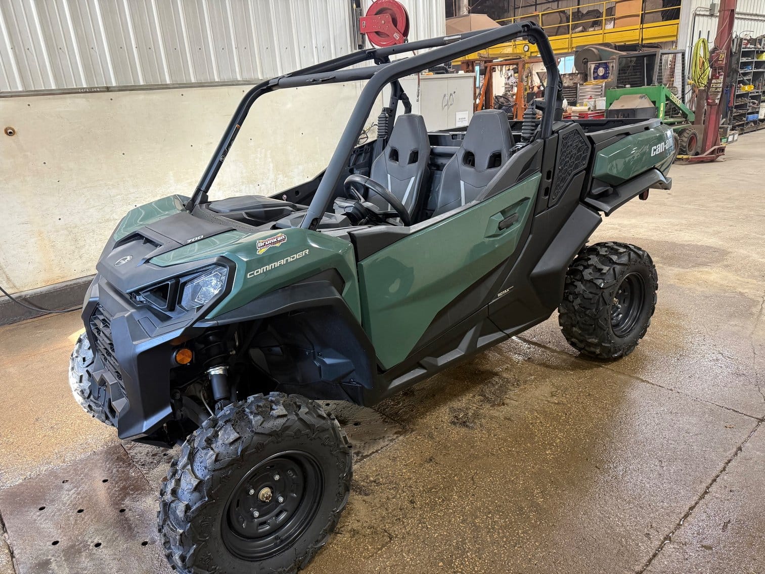 2023 Can-Am Outlander 700 Equipment Image0