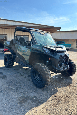 2023 Can-Am Commander Equipment Image0