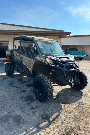 2023 Can-Am Commander MAX XT 1000R Equipment Image0