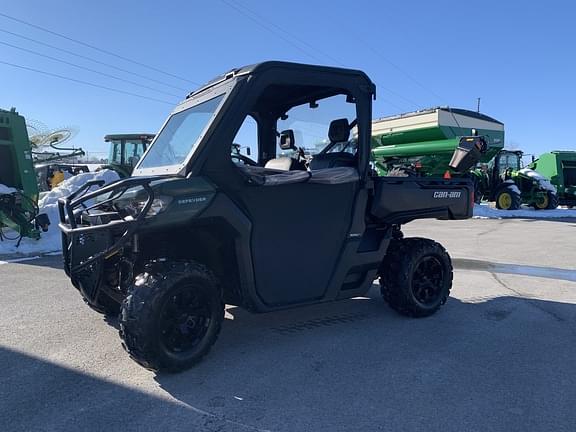 Image of Can-Am Defender equipment image 3