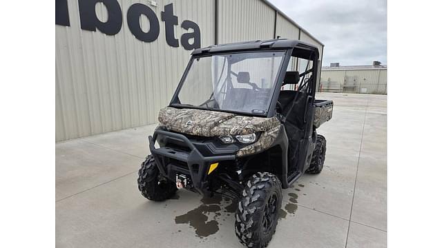 Image of Can-Am Defender HD10 equipment image 4