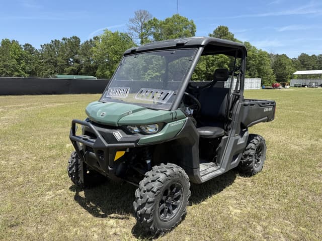 Image of Can-Am Defender HD10 equipment image 1