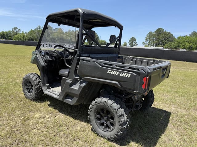 Image of Can-Am Defender HD10 equipment image 3