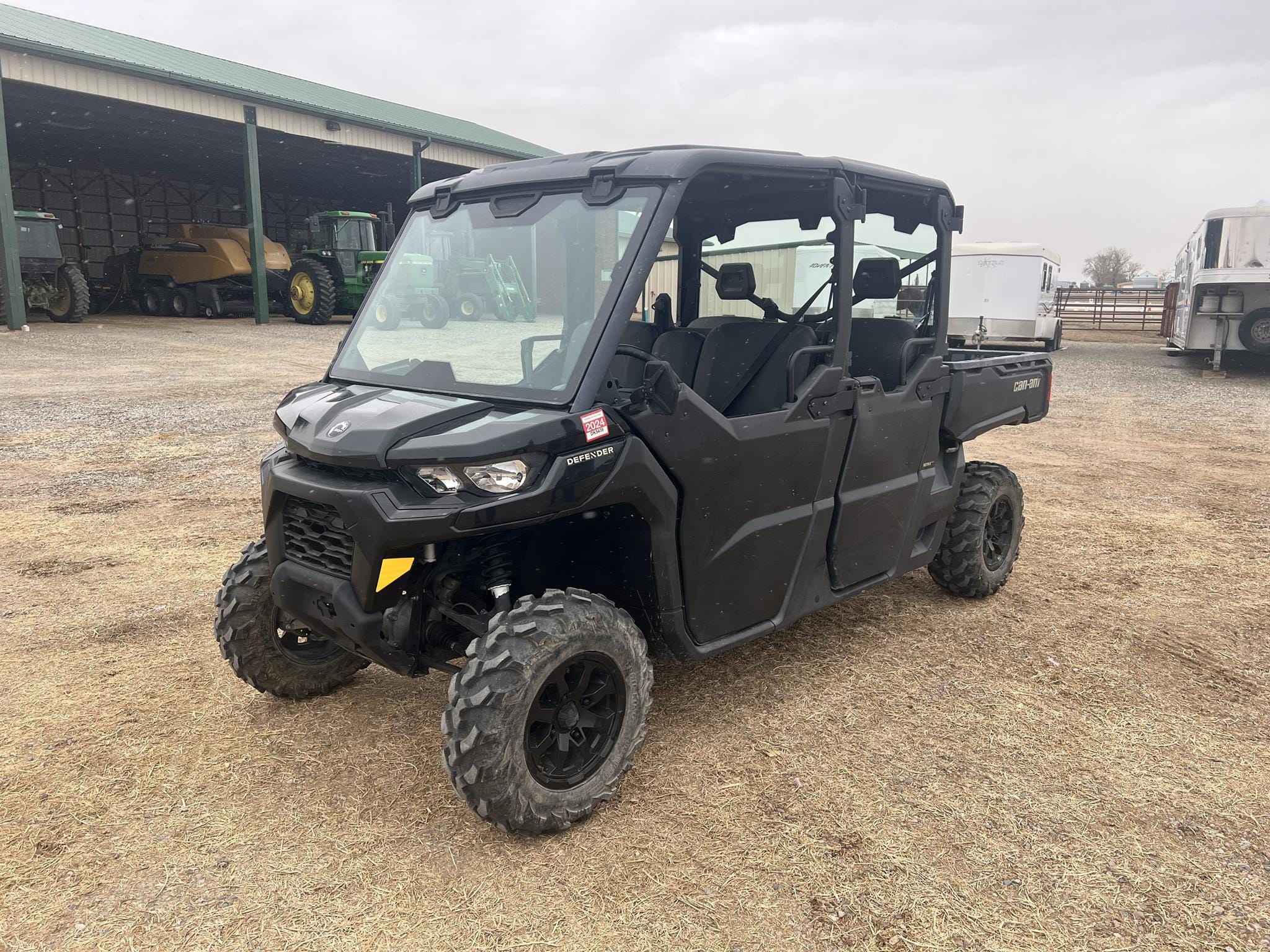 2023 Can-Am Defender HD10 Equipment Image0