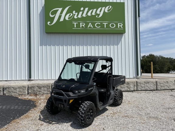 2023 Can-Am Defender HD9 Equipment Image0