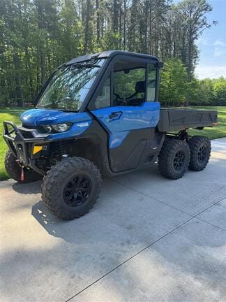 2023 Can-Am Defender Limited Equipment Image0
