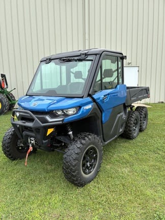 2023 Can-Am Defender Limited Equipment Image0