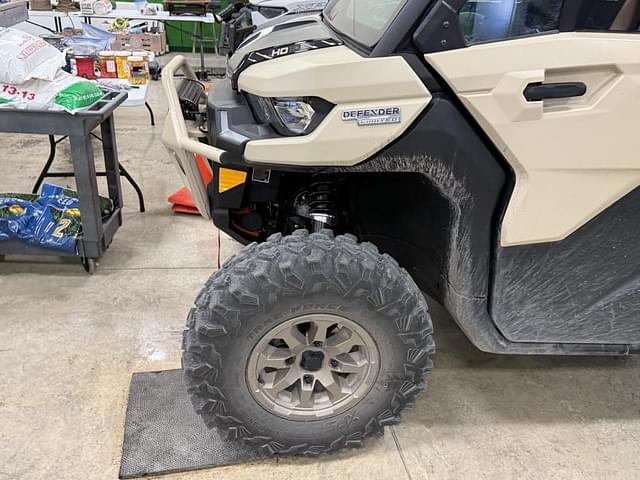 Image of Can-Am Defender Limited HD10 equipment image 1