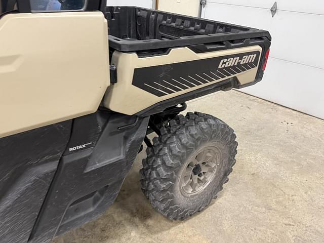 Image of Can-Am Defender Limited HD10 equipment image 4