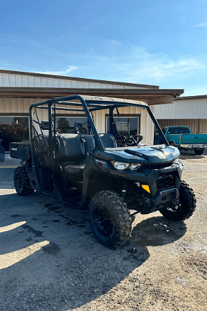 Image of Can-Am Defender Image 0