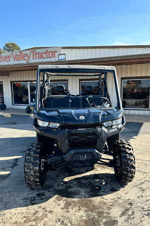 Image of Can-Am Defender Image 1