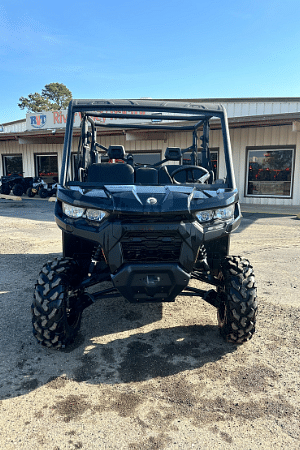 Image of Can-Am Defender Image 1