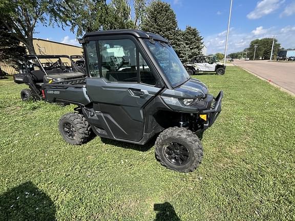 Image of Can-Am Defender XT HD10 equipment image 2