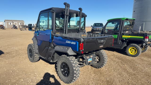 Image of Can-Am Defender HD10 equipment image 1
