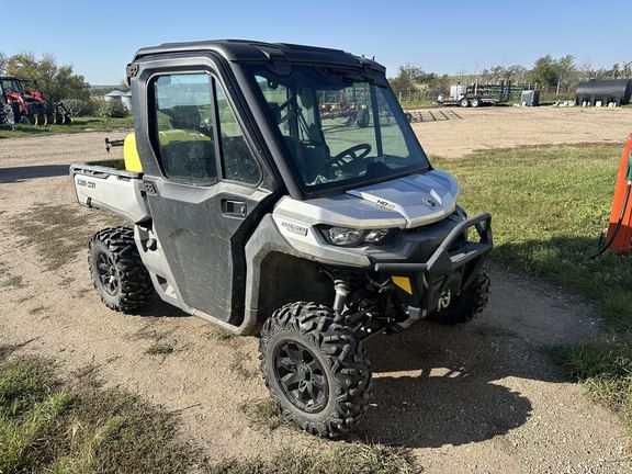 2023 Can-Am Defender HD10 Equipment Image0
