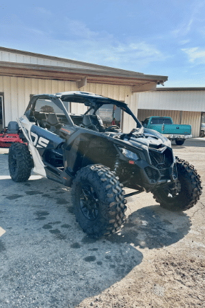 2023 Can-Am Maverick Equipment Image0